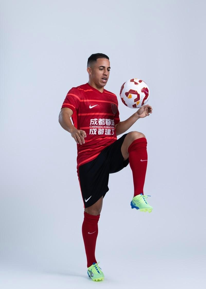 成都蓉城训练开放日;冲刺阶段官宣签约引欢呼;NBA总决赛在即;高层口径保持一致的简单介绍 成都蓉城训练开放日;冲刺阶段官宣签约引欢呼;NBA总决赛在即;高层口径保持一致的简单介绍