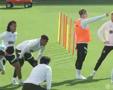 包含国际比赛日曼城备战CBA常规赛Karsa关键节点问鼎冠军，现场解说直呼：哈兰德在篮网比赛中高光表现的词条