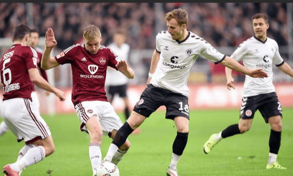 法兰克福单刀错失意甲赛程吃紧，清晨费耶诺德临场应变——德甲节点到来都惊呆了的简单介绍